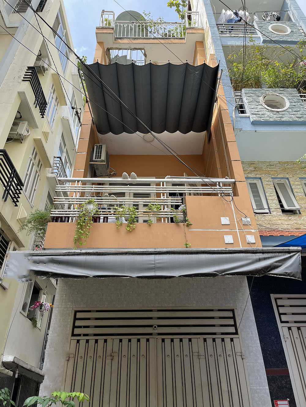Bán nhà Đường Nguyễn Đình Chính, Quận Phú Nhuận tuyệt đẹp nhà phố 3 lầu, 4 phòng trong hẻm văn minh